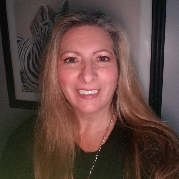 Meet your Posher, Dorothy - Picture 1 of 2